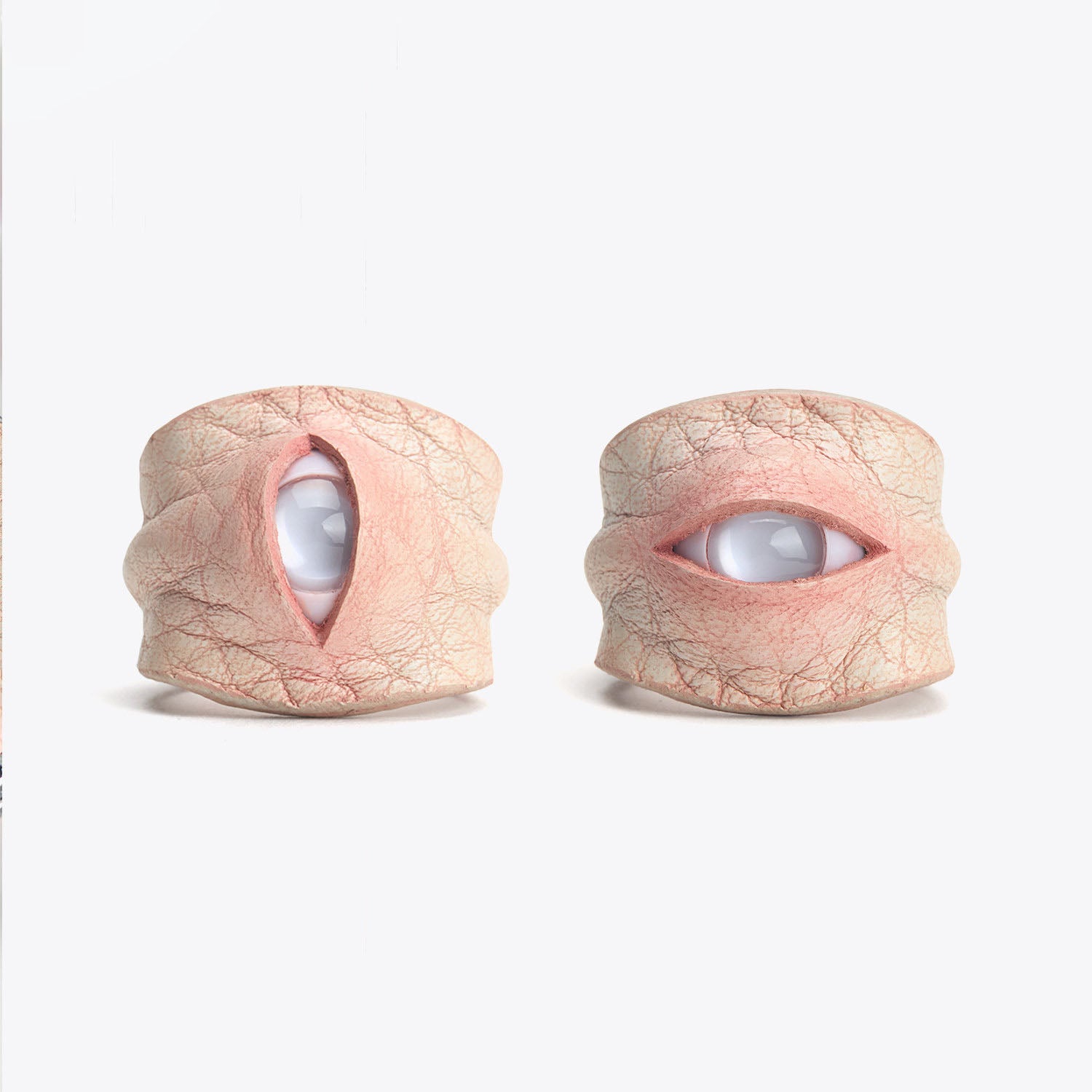 Hyper-realistic Flesh Eye Ring - Silicone Human Skin Eyeball Jewelry