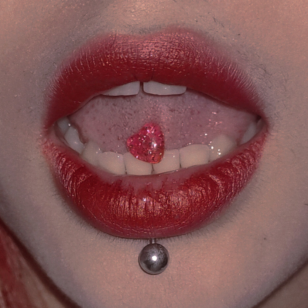 Piercing de langue en forme de cœur en résine pailletée colorée, effet huile, brillant 