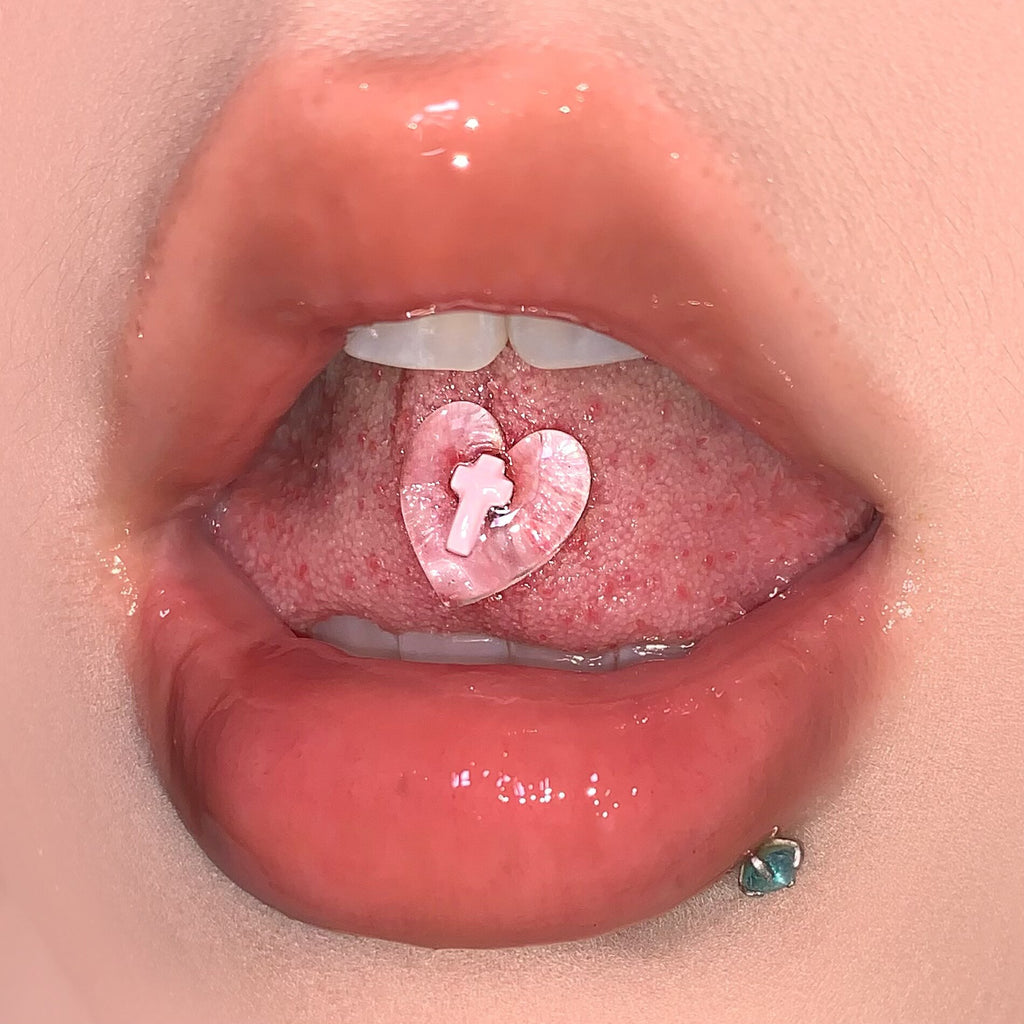 CRUX – Zungenpiercing in Herzform aus Edelstahl 