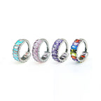 Bague d'oreille carrée en titane sertie de zirconiums cubiques irisés et massifs 