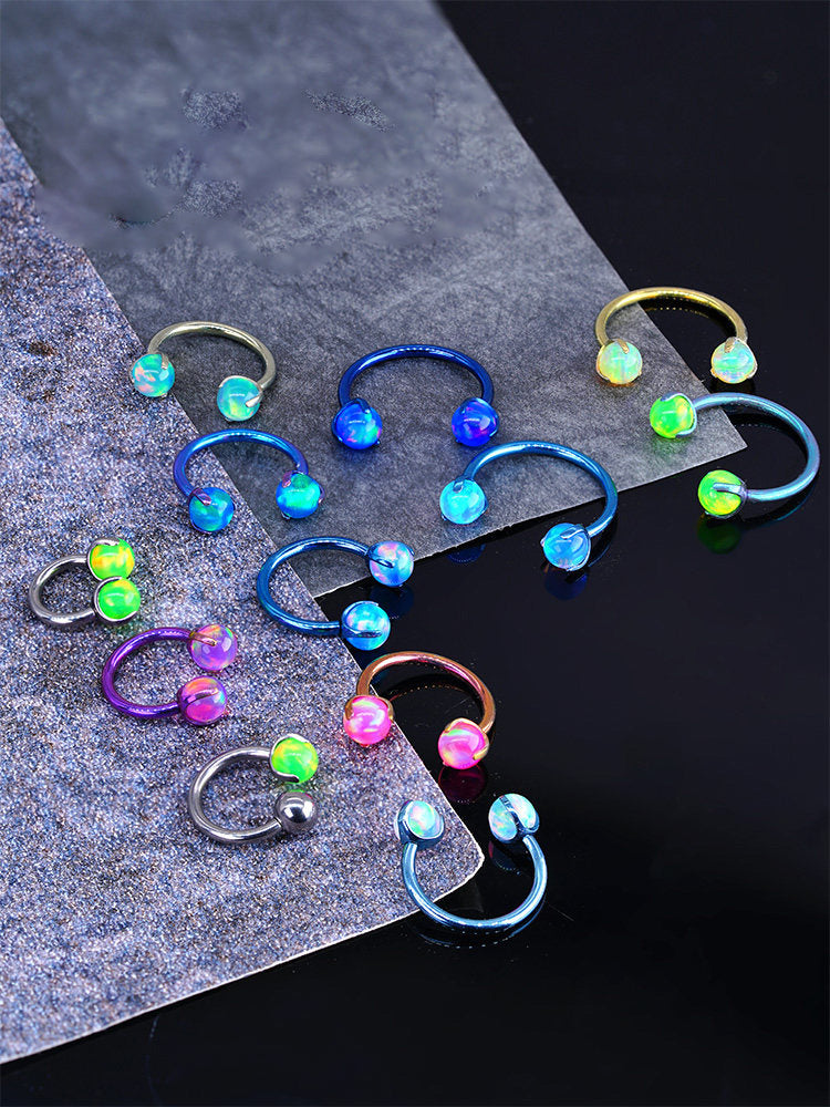 Ohrstecker aus Titan mit Innengewinde und Aurora-Borealis-Opal 