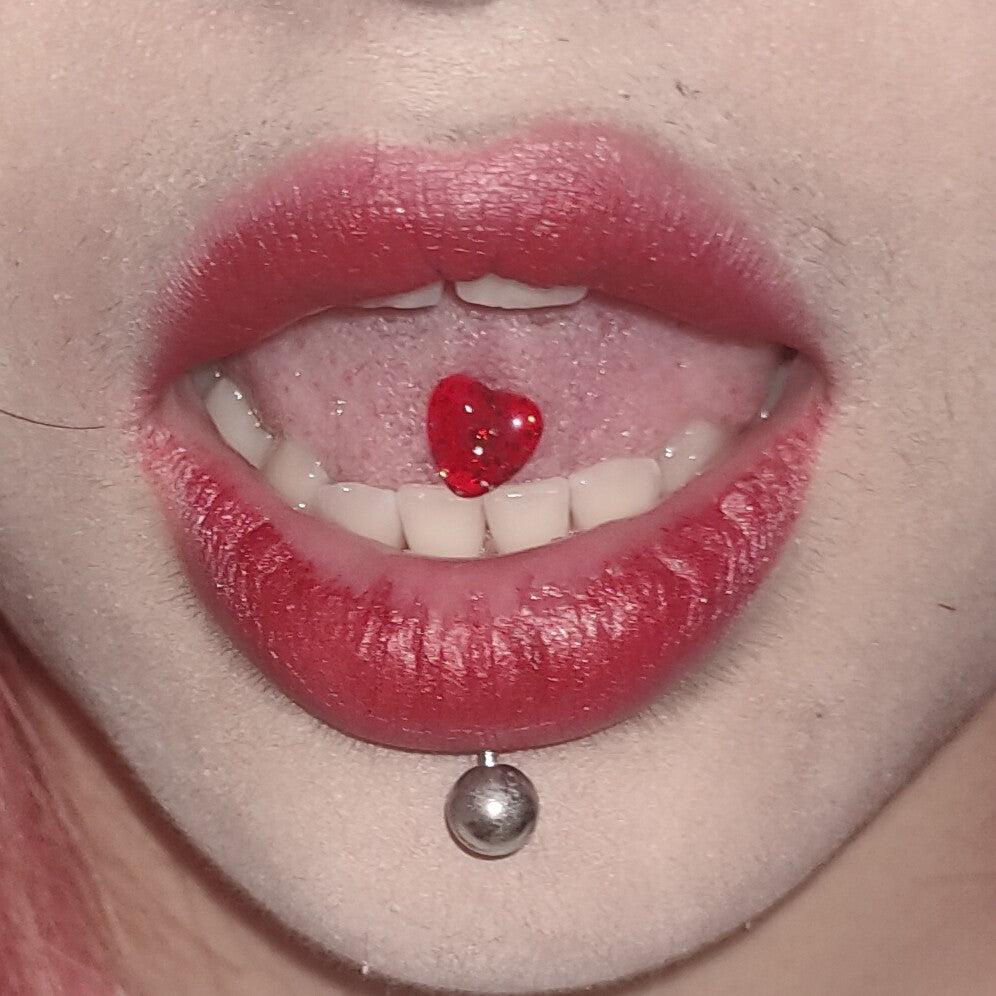 Piercing de langue en forme de cœur en résine pailletée colorée, effet huile, brillant 