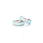 Bague d'oreille carrée en titane sertie de zirconiums cubiques irisés et massifs 