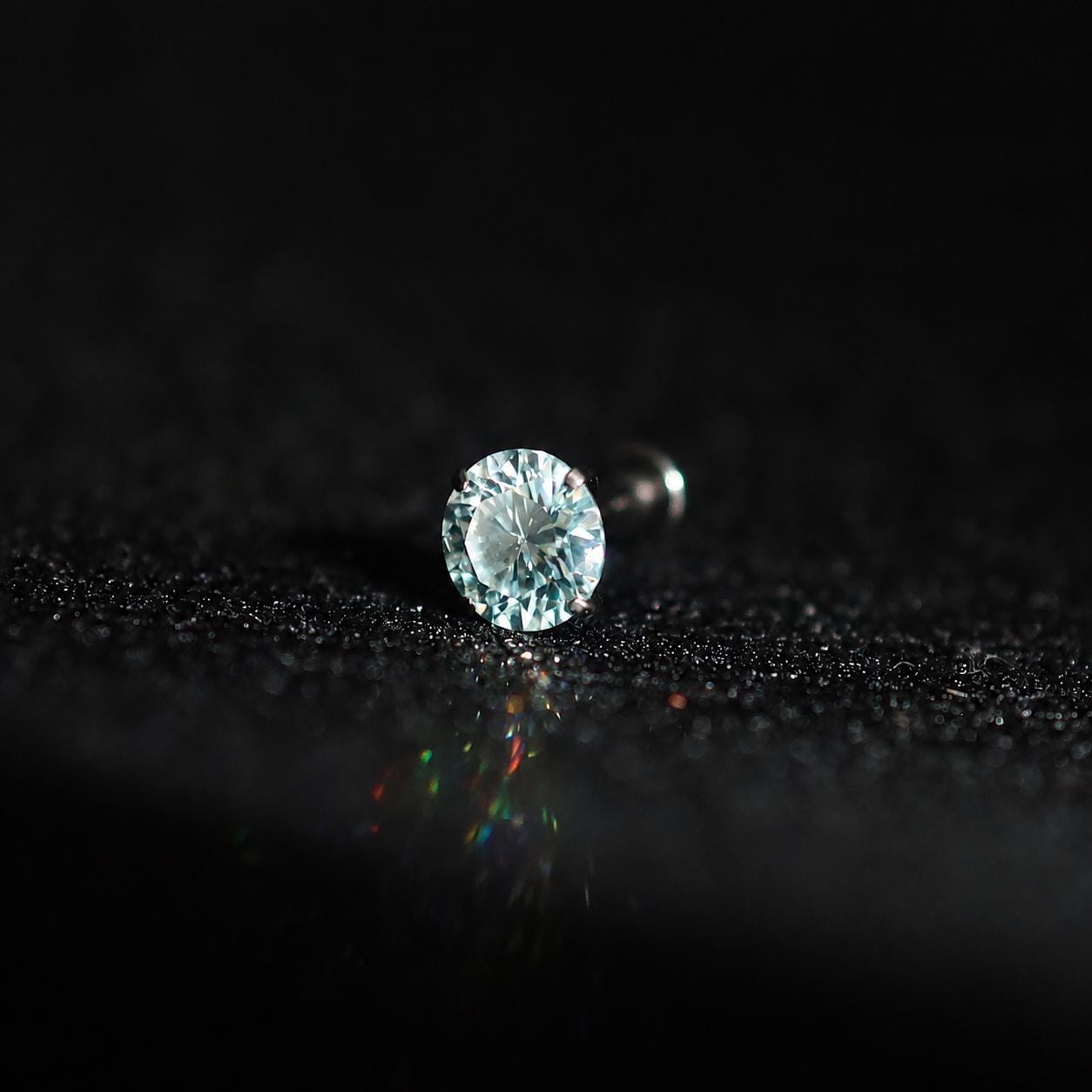 Emerald Green Moissanite Flat Back Stud - product image 4