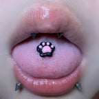 piercing de langue en résine rose et noire à motif de patte 