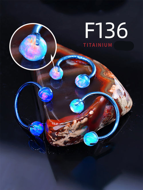 Ohrstecker aus Titan mit Innengewinde und Aurora-Borealis-Opal 