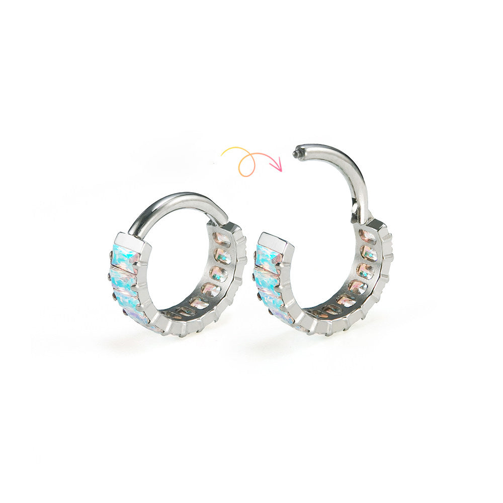 Bague d'oreille carrée en titane sertie de zirconiums cubiques irisés et massifs 