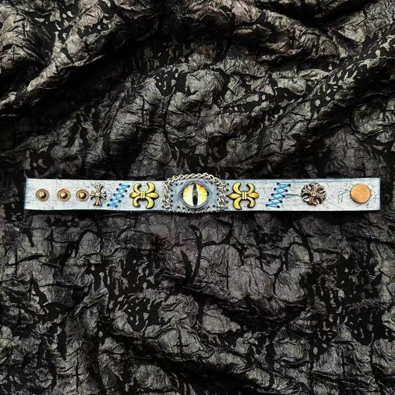 Œil de Cthulhu - Le bracelet du serment thermique : un pacte luminescent