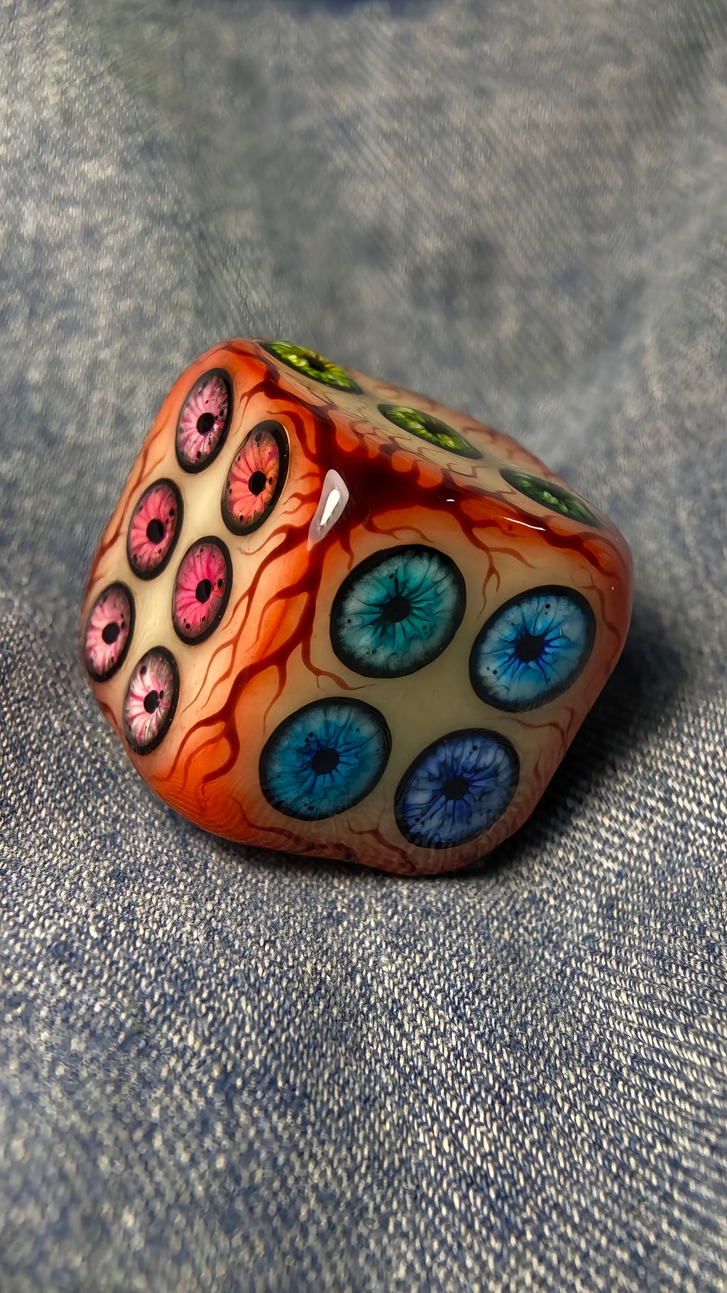 Handmade "Eye of Cthulhu" D6 Dice – Realistic Monster Eye Resin Die