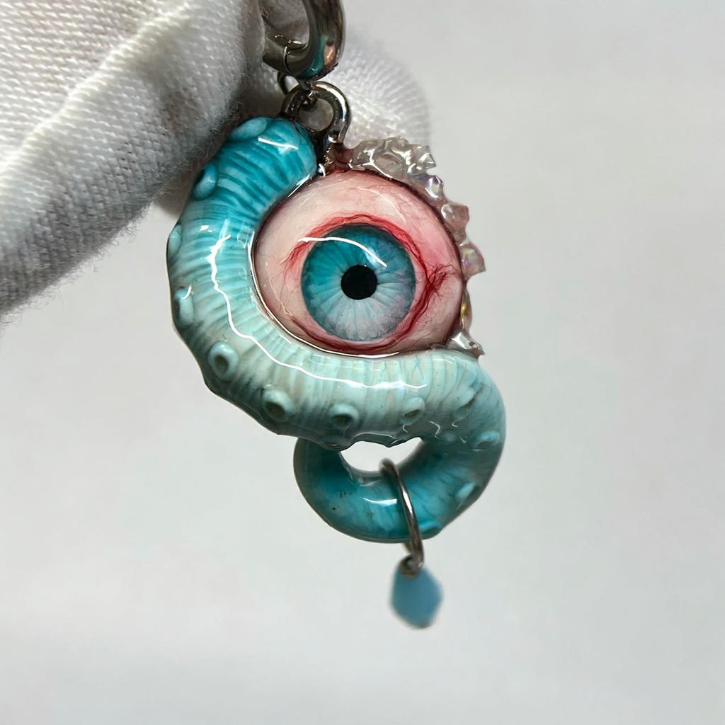 Cthulhu-Auge – Bloody Marys Pakt | Ohr-/Lippen-/Zungenpiercings 