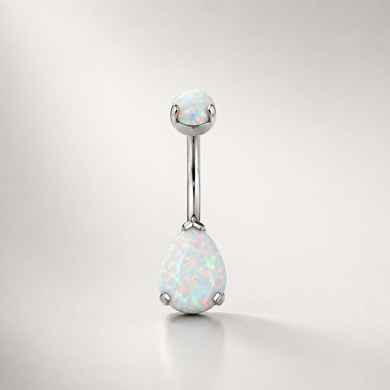 Tropfenförmiger Bauchnabelring aus Titan mit doppeltem Opal 