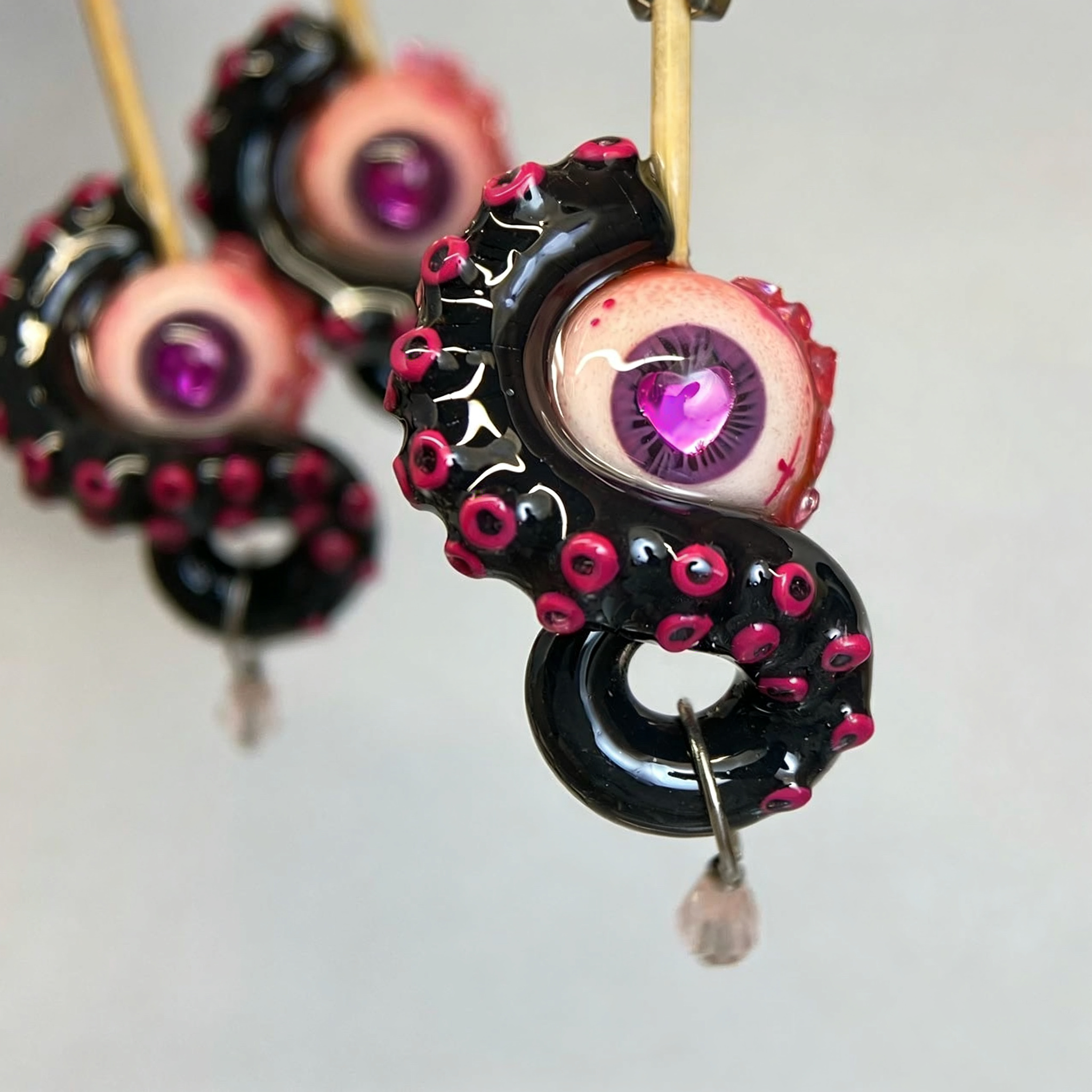 Cthulhu-Auge – Bloody Marys Pakt | Ohr-/Lippen-/Zungenpiercings 
