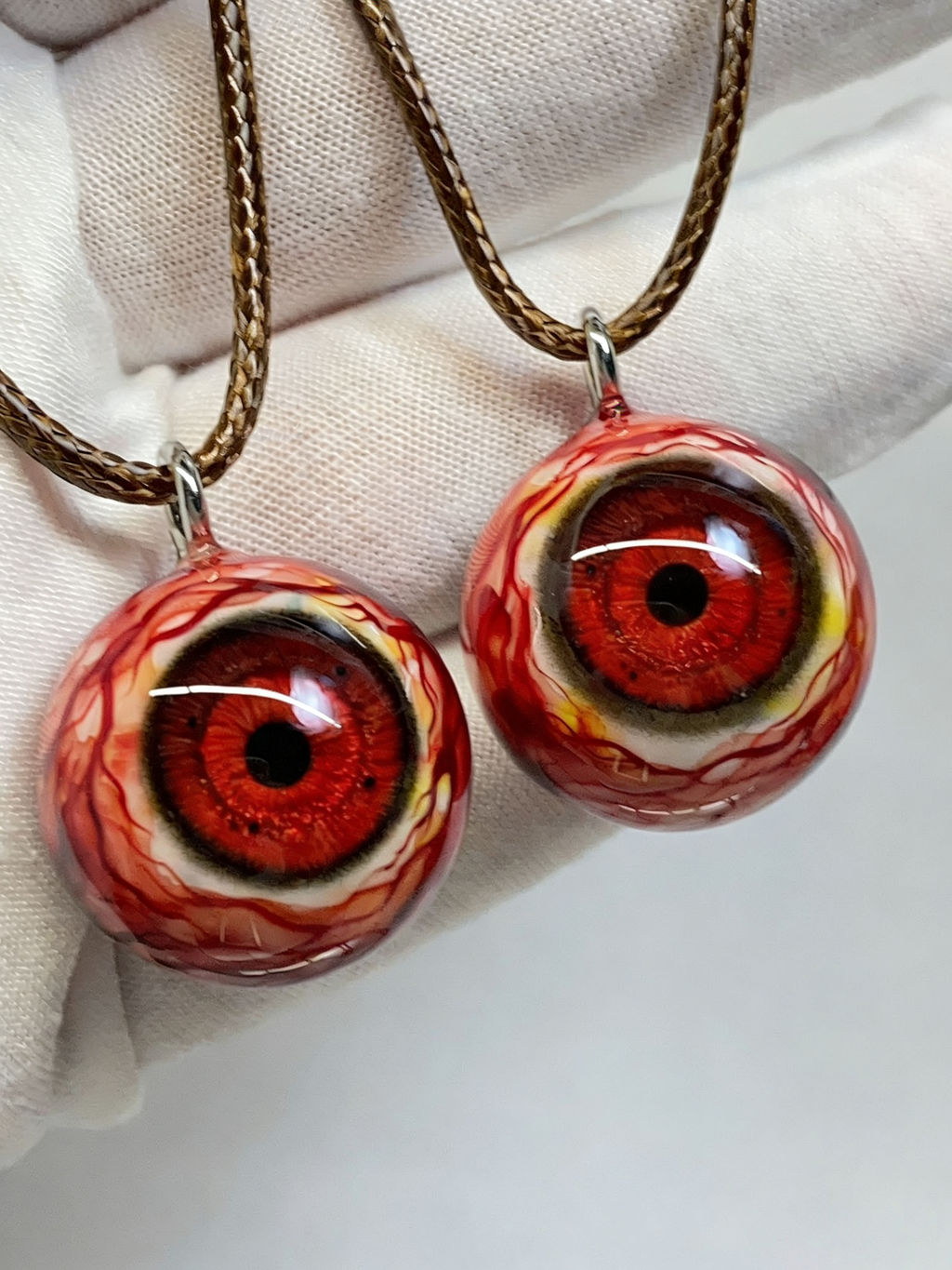 The All-Seeing Crimson Eye | Handcrafted Bloodshot Eyeball Pendant Necklace（1PCS）
