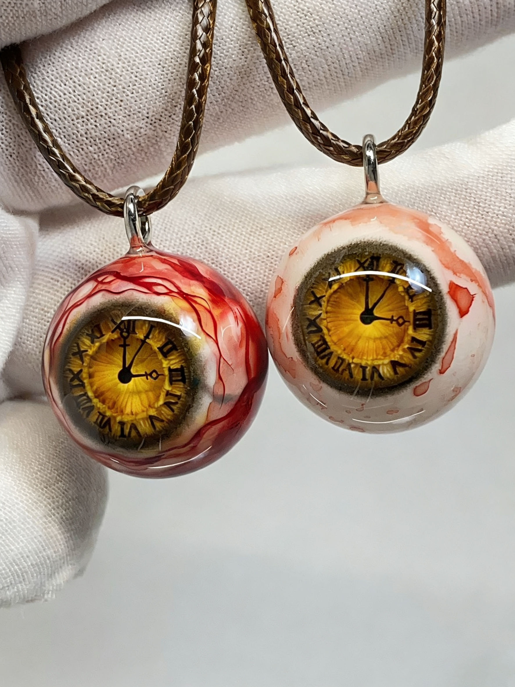 Cthulhu-Auge – Halskette mit blutiger Doppelpupille