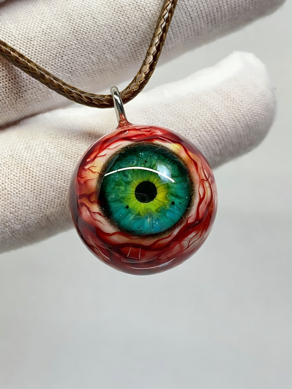 Verdant Gaze Bloodshot Eyeball Pendant | Handcrafted Gothic Nature Jewelry（1PCS）
