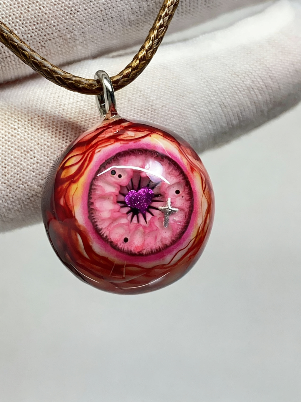 Crimson Pact Glitter Eye Necklace | Handcrafted Dark Fantasy Gothic Accessory（1PCS）