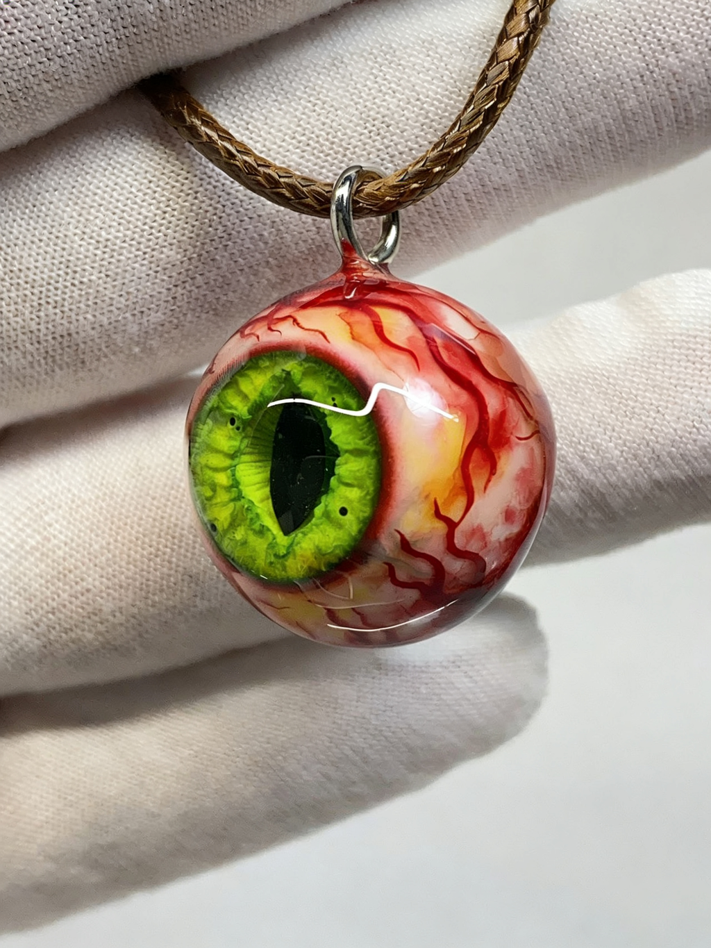 Beast’s Gaze Green Slit Eye Pendant | Handcrafted Gothic Fantasy Jewelry（1PCS）