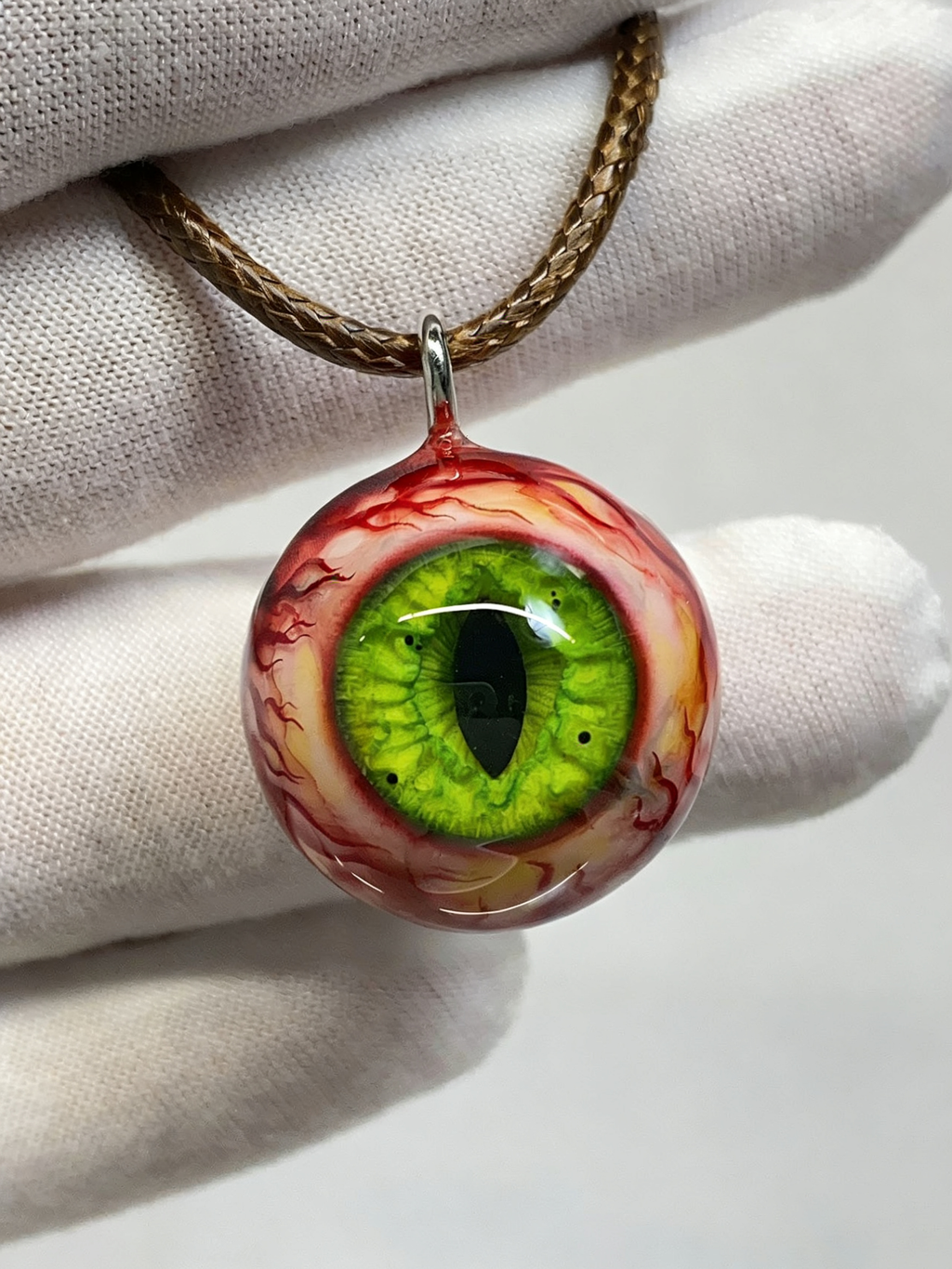 Beast’s Gaze Green Slit Eye Pendant | Handcrafted Gothic Fantasy Jewelry（1PCS）