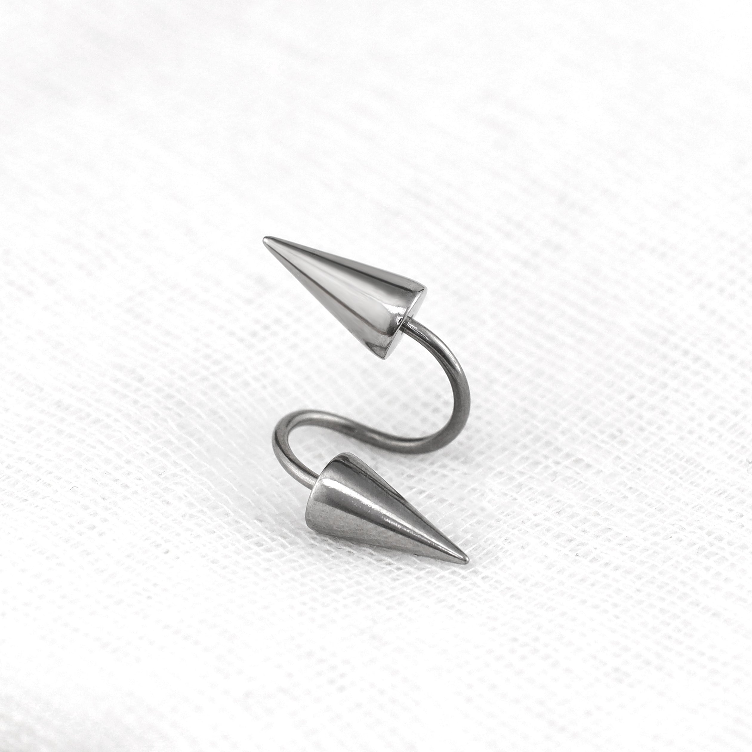 S-Shaped Spike Externally Threaded Stainless Steel Lip Ring - S-Shaped Spike Externally Threaded Stainless Steel Lip Ring - 8mm by CRUXJEWELRY