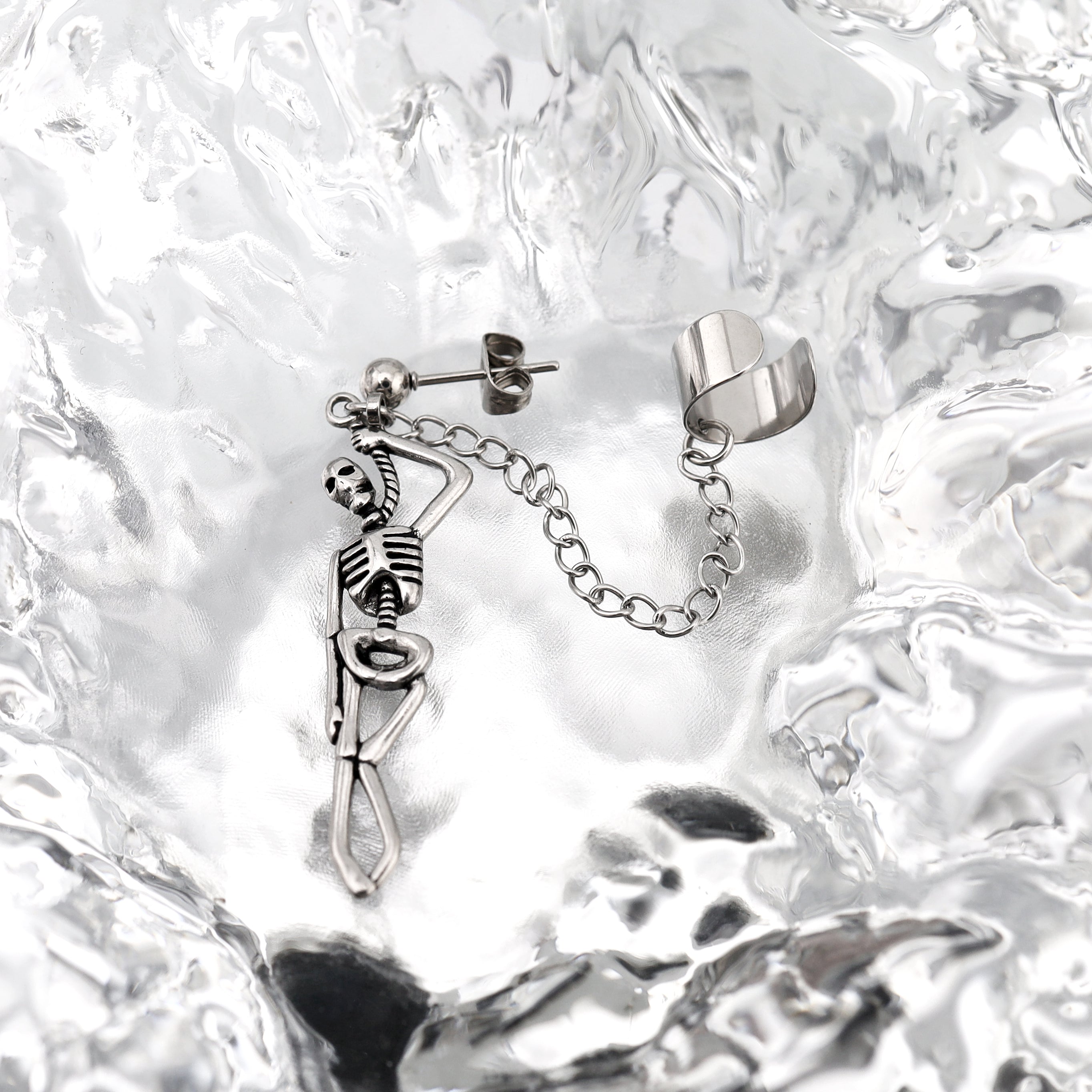 Openwork Skull Chain Dangle Stainless steel Earrings - Openwork Skull Chain Dangle Stainless steel Earrings - Single by CRUXJEWELRY