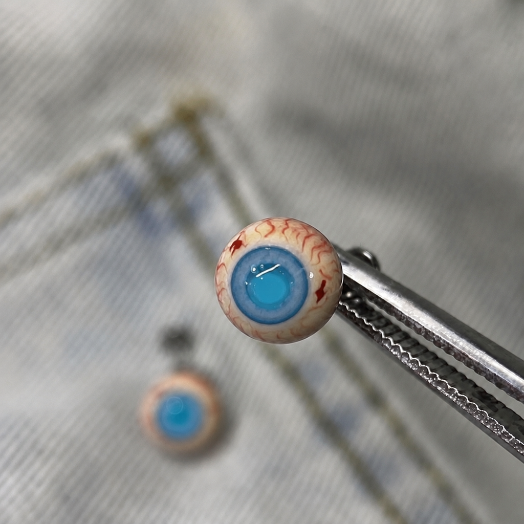 Cthulhu-Auge – Blau-grüner Blick | Ohr-/Lippen-/Zungenpiercings 