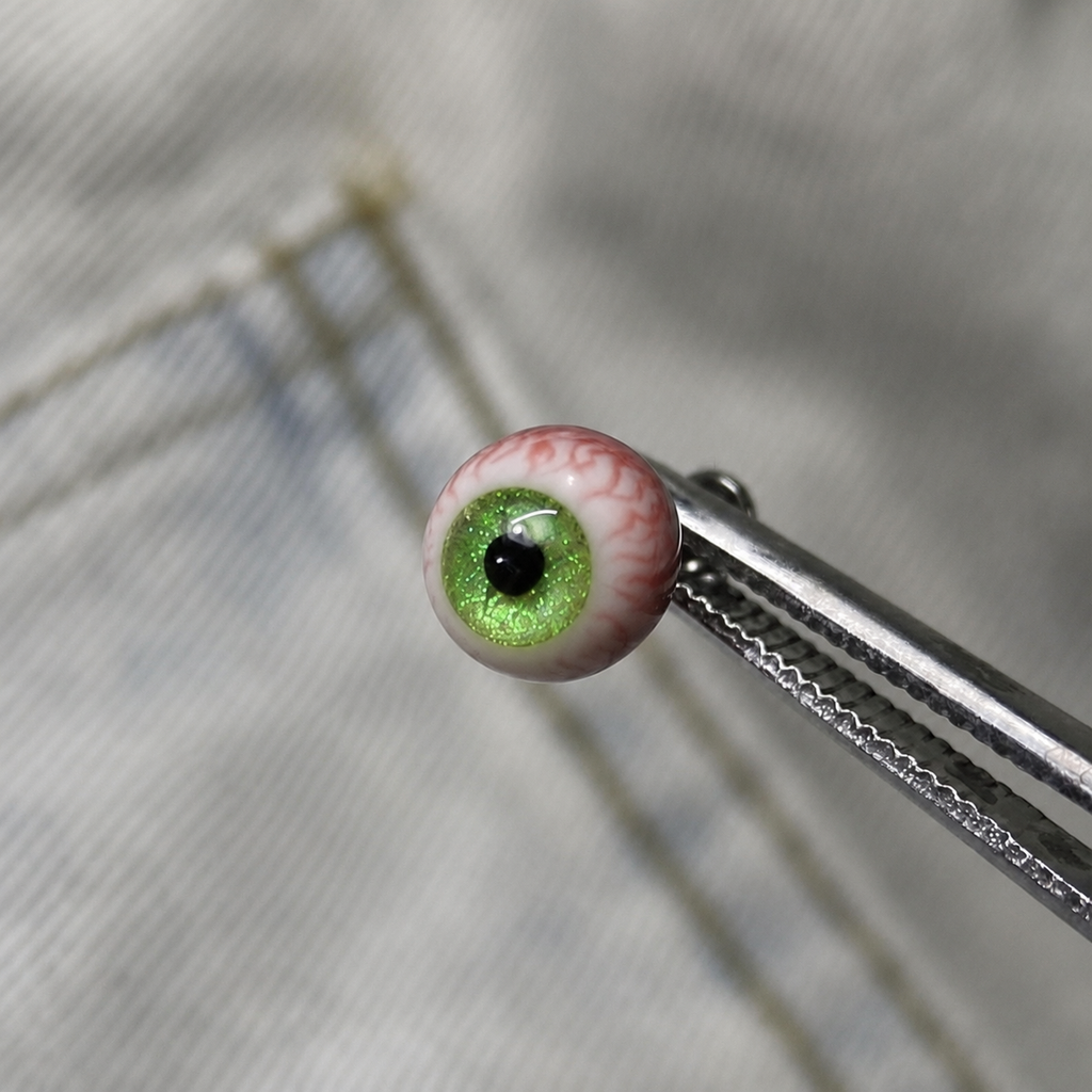 Cthulhu-Auge – Blau-grüner Blick | Ohr-/Lippen-/Zungenpiercings 