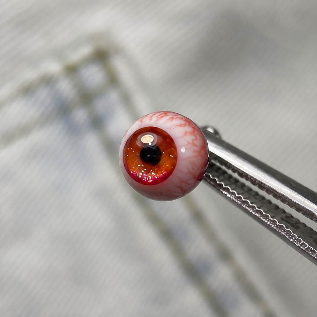 Cthulhu-Auge – Blau-grüner Blick | Ohr-/Lippen-/Zungenpiercings 