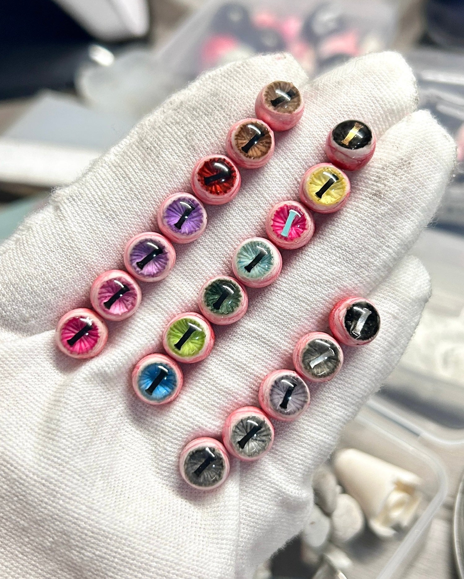 Cthulhu Eye - Lateral Gaze | Ear/Lip/Tongue Studs - Cthulhu Eye - Lateral Gaze | Ear/Lip/Tongue Studs - Iris Bloom / Flat-Back（Default） / 4mm by CRUXJEWELRY