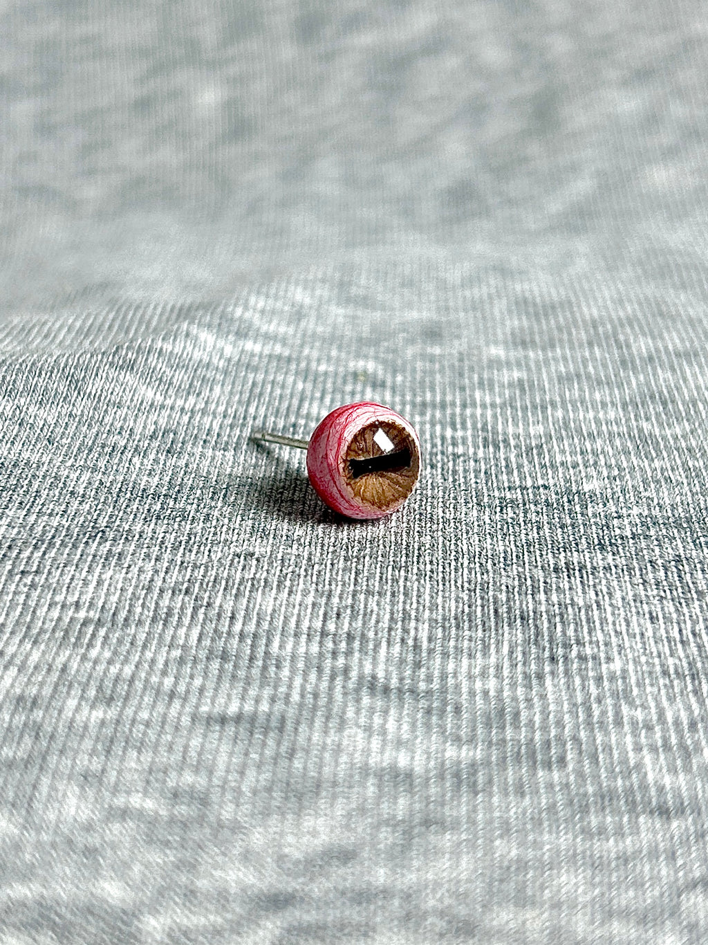 Cthulhu Eye - Lateral Gaze | Ear/Lip/Tongue Studs - Cthulhu Eye - Lateral Gaze | Ear/Lip/Tongue Studs - Symbiotic Orb / Flat-Back（Default） / 4mm by CRUXJEWELRY