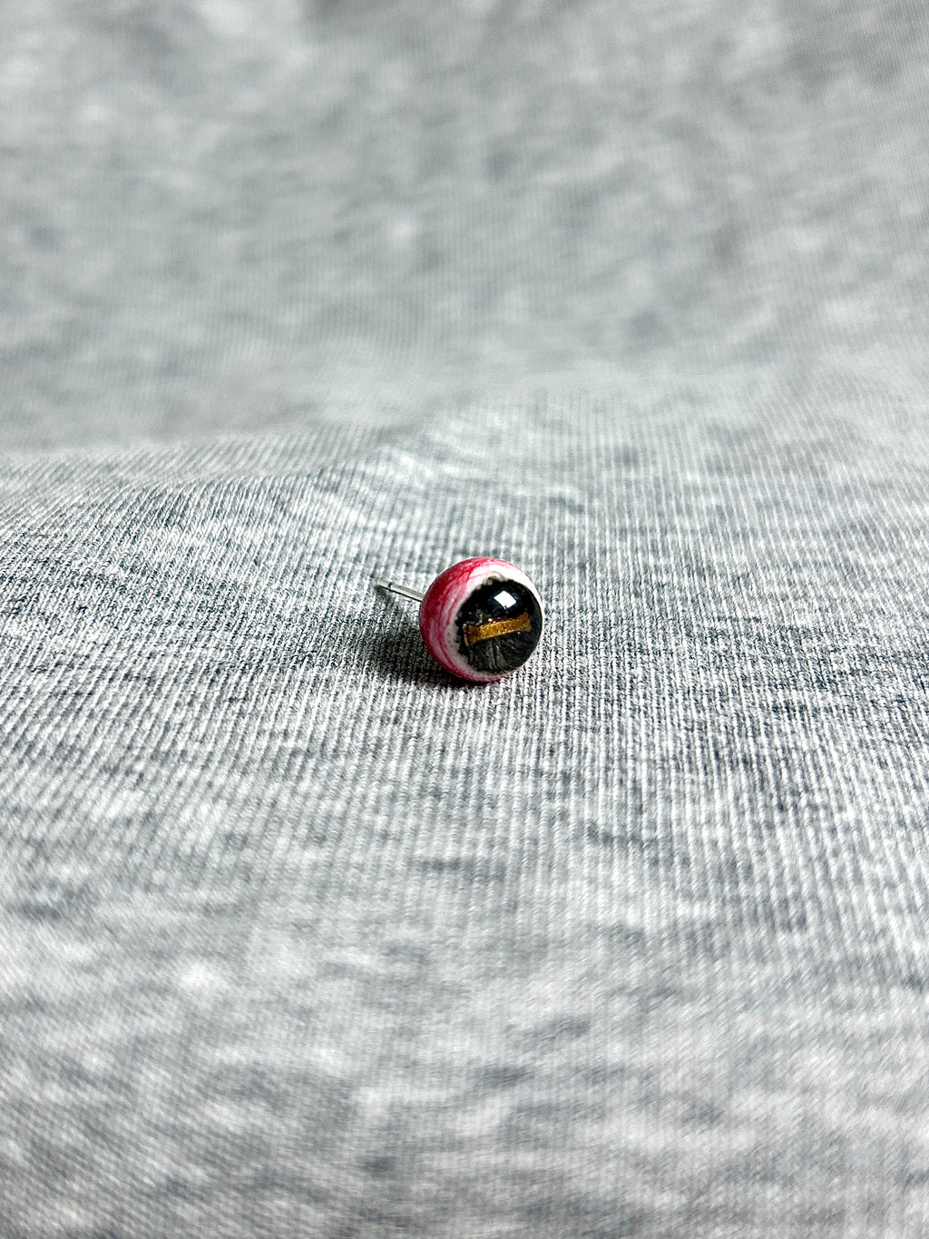 Cthulhu Eye - Lateral Gaze | Ear/Lip/Tongue Studs - Cthulhu Eye - Lateral Gaze | Ear/Lip/Tongue Studs - Ambient Lens / Flat-Back（Default） / 4mm by CRUXJEWELRY