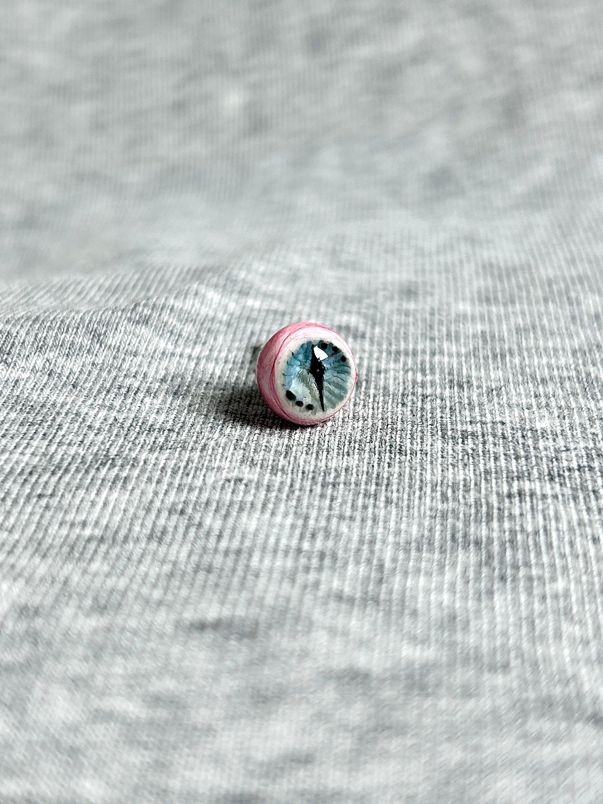 Cthulhu Eye - Fissure Iris | Ear/Lip/Tongue Studs - Cthulhu Eye - Fissure Iris | Ear/Lip/Tongue Studs - Void Seam / Flat-Back（Default） / 4mm by CRUXJEWELRY