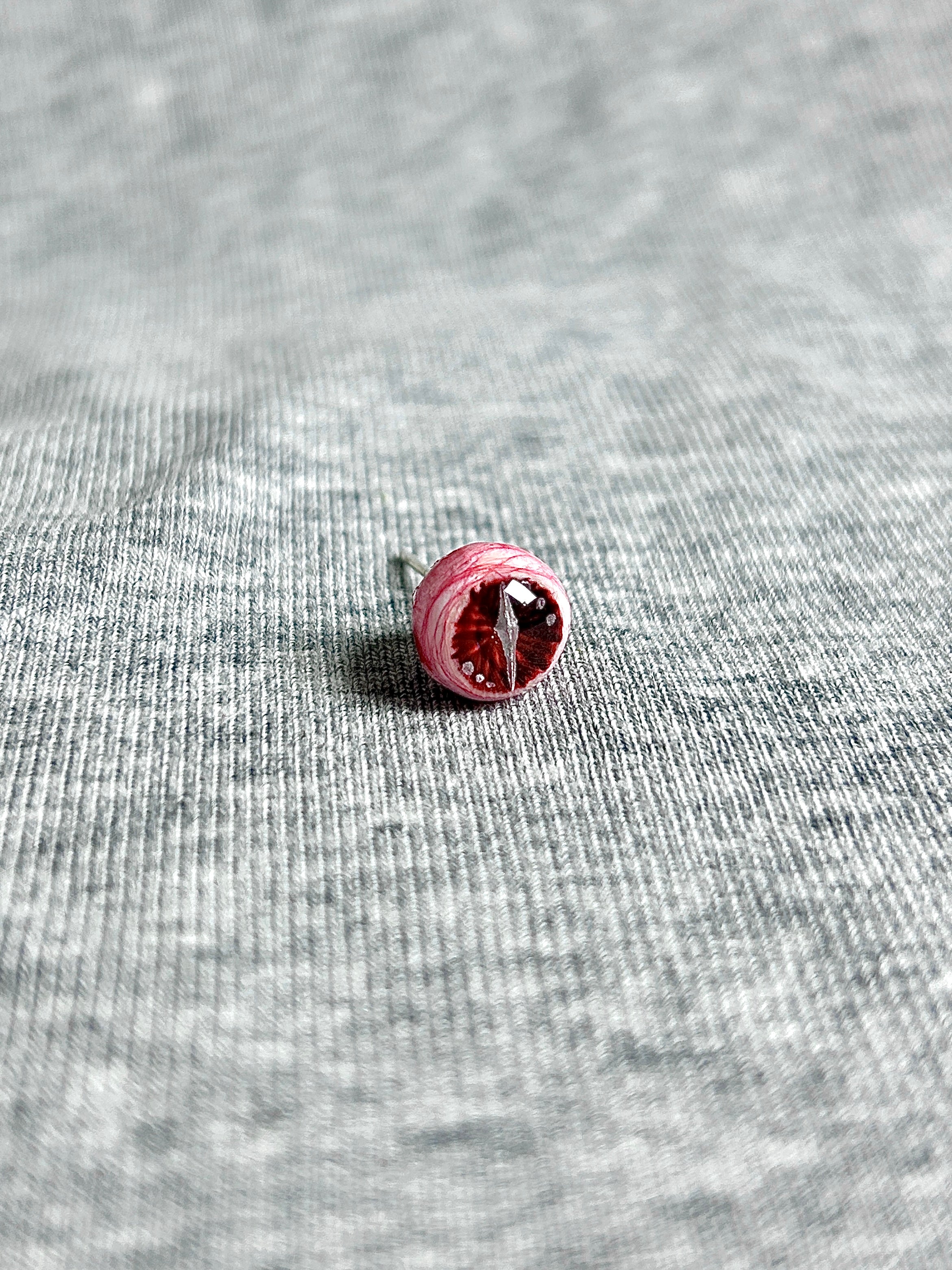 Cthulhu Eye - Fissure Iris | Ear/Lip/Tongue Studs - Cthulhu Eye - Fissure Iris | Ear/Lip/Tongue Studs - Volt Shard / Flat-Back（Default） / 4mm by CRUXJEWELRY