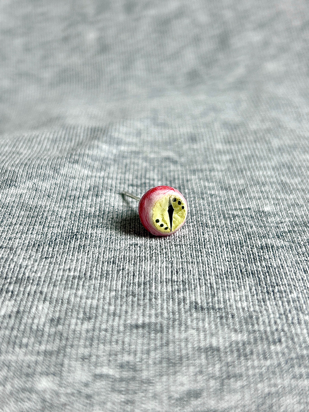 Cthulhu Eye - Fissure Iris | Ear/Lip/Tongue Studs - Cthulhu Eye - Fissure Iris | Ear/Lip/Tongue Studs - Terra Sigil / Flat-Back（Default） / 4mm by CRUXJEWELRY