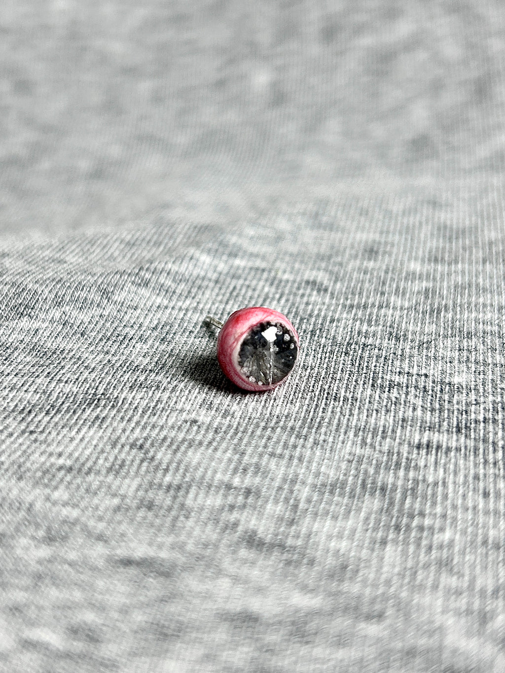 Cthulhu Eye - Fissure Iris | Ear/Lip/Tongue Studs - Cthulhu Eye - Fissure Iris | Ear/Lip/Tongue Studs - Zephyr Spy / Flat-Back（Default） / 4mm by CRUXJEWELRY