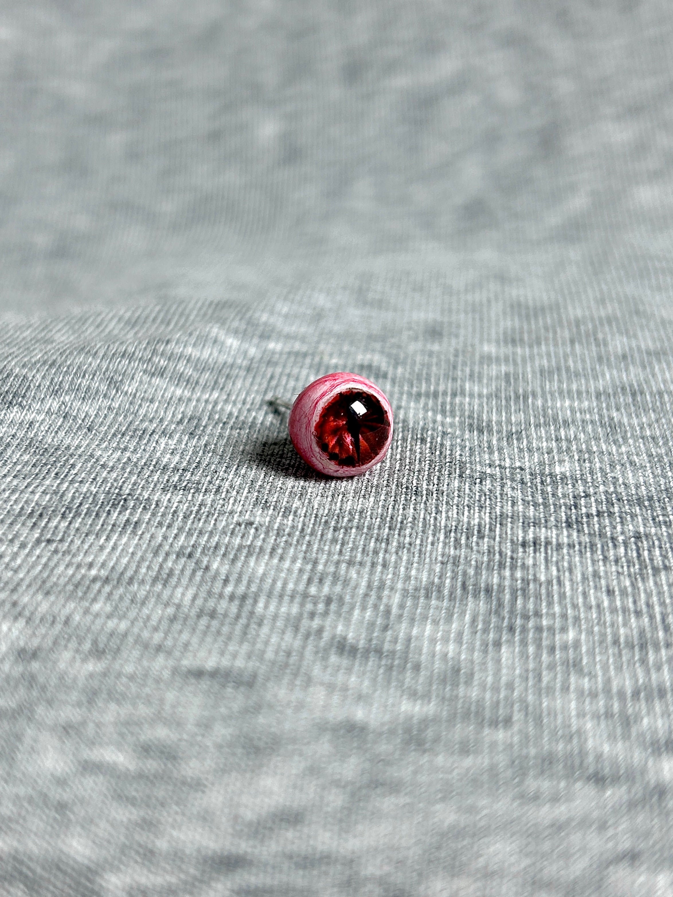 Cthulhu Eye - Fissure Iris | Ear/Lip/Tongue Studs - Cthulhu Eye - Fissure Iris | Ear/Lip/Tongue Studs - Cipher Gate / Flat-Back（Default） / 4mm by CRUXJEWELRY