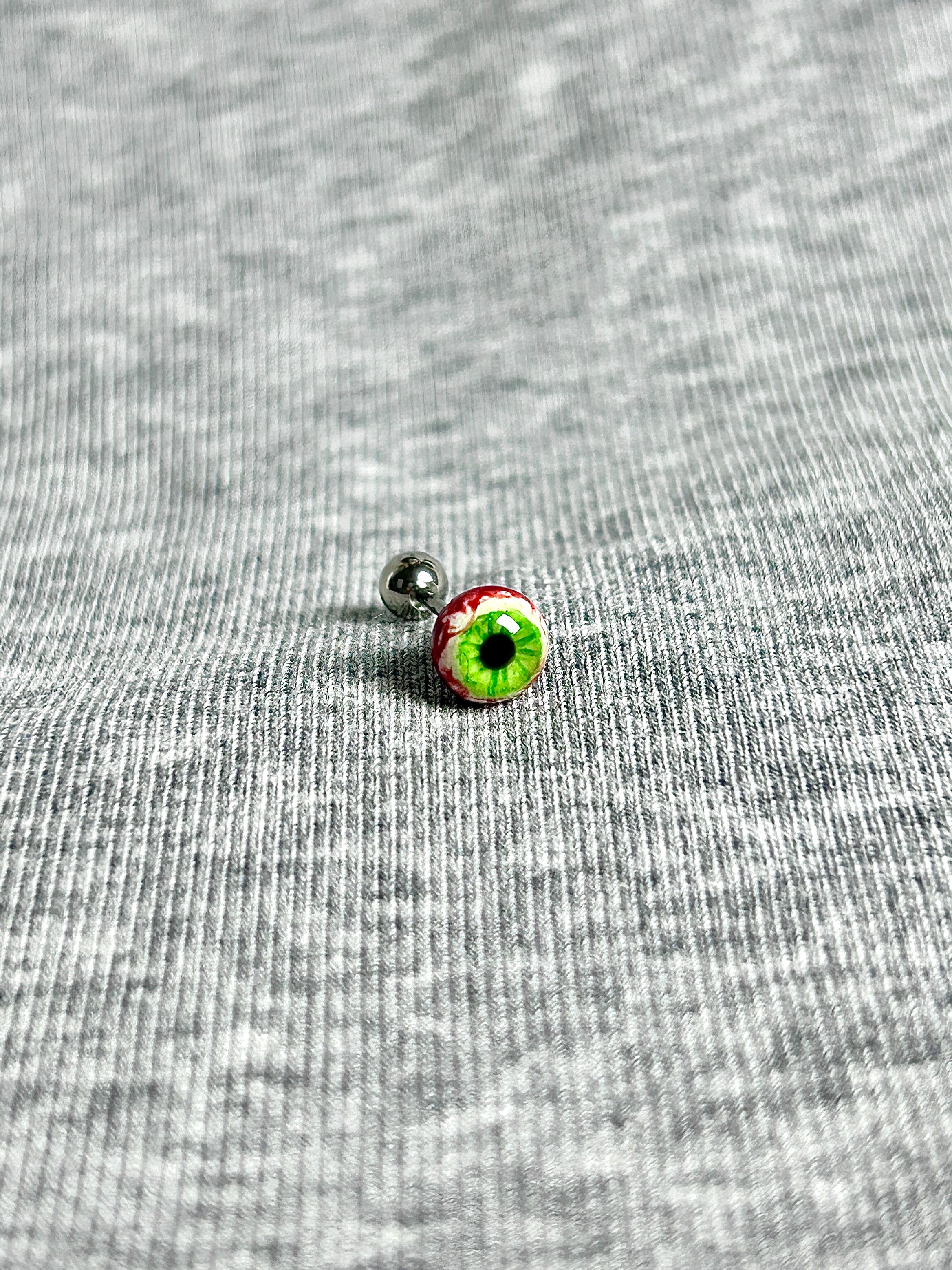 Cthulhu Eye - Bloody Mary‘s Pact | Ear/Lip/Tongue Studs - Cthulhu Eye - Bloody Mary‘s Pact | Ear/Lip/Tongue Studs - Eternal Vigil / Flat-Back（Default） / 4mm by CRUXJEWELRY