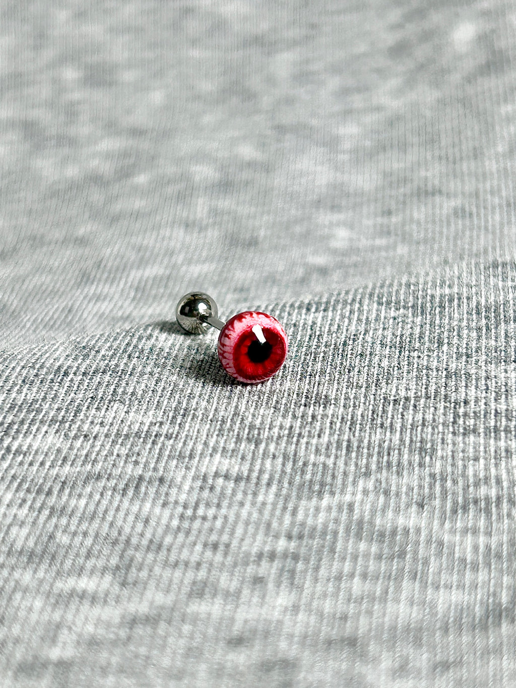Cthulhu Eye - Bloody Mary‘s Pact | Ear/Lip/Tongue Studs - Cthulhu Eye - Bloody Mary‘s Pact | Ear/Lip/Tongue Studs - Mirror‘s Visage / Flat-Back（Default） / 4mm by CRUXJEWELRY