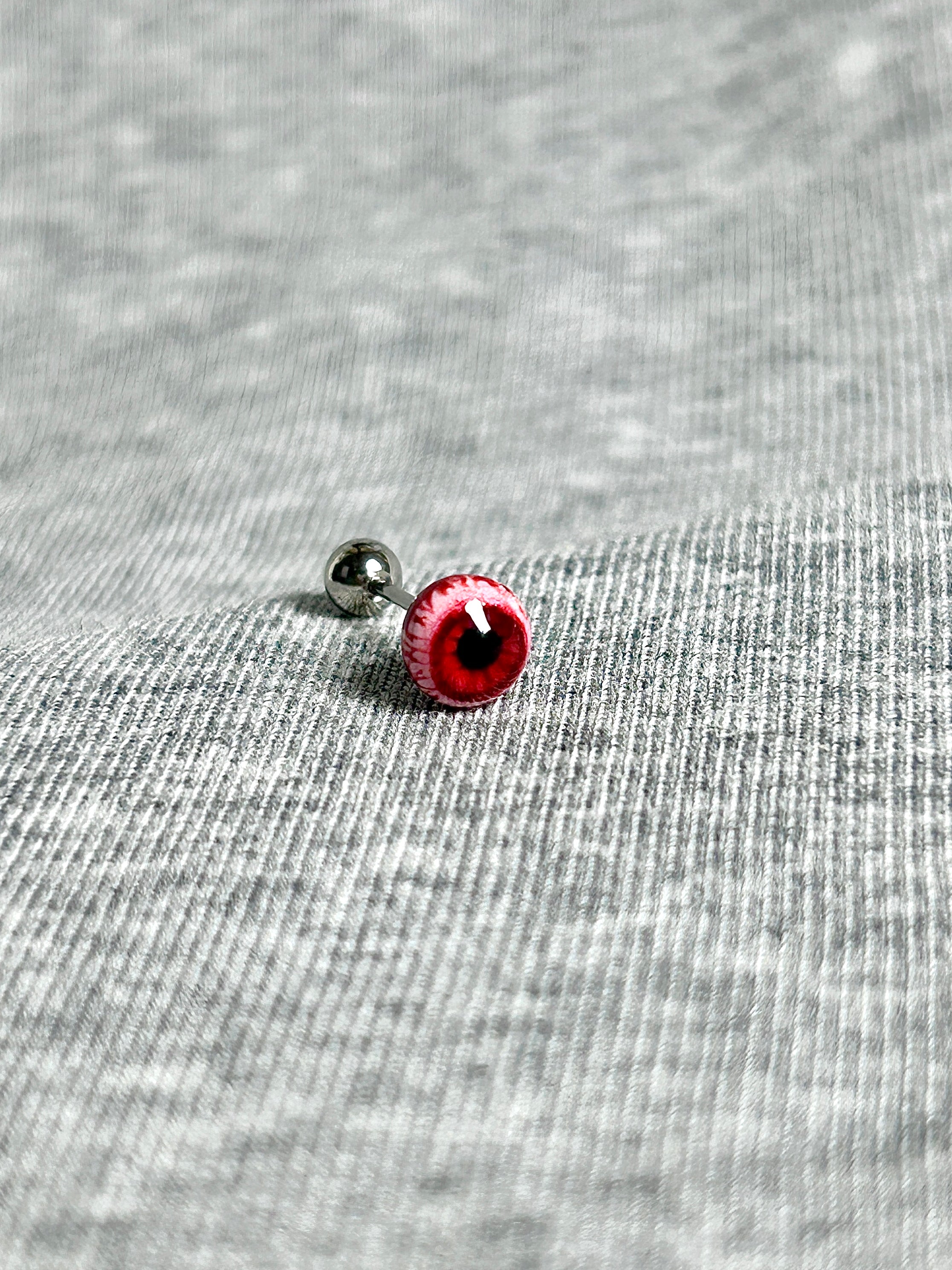 Cthulhu Eye - Bloody Mary‘s Pact | Ear/Lip/Tongue Studs - Cthulhu Eye - Bloody Mary‘s Pact | Ear/Lip/Tongue Studs - Mirror‘s Visage / Flat-Back（Default） / 4mm by CRUXJEWELRY