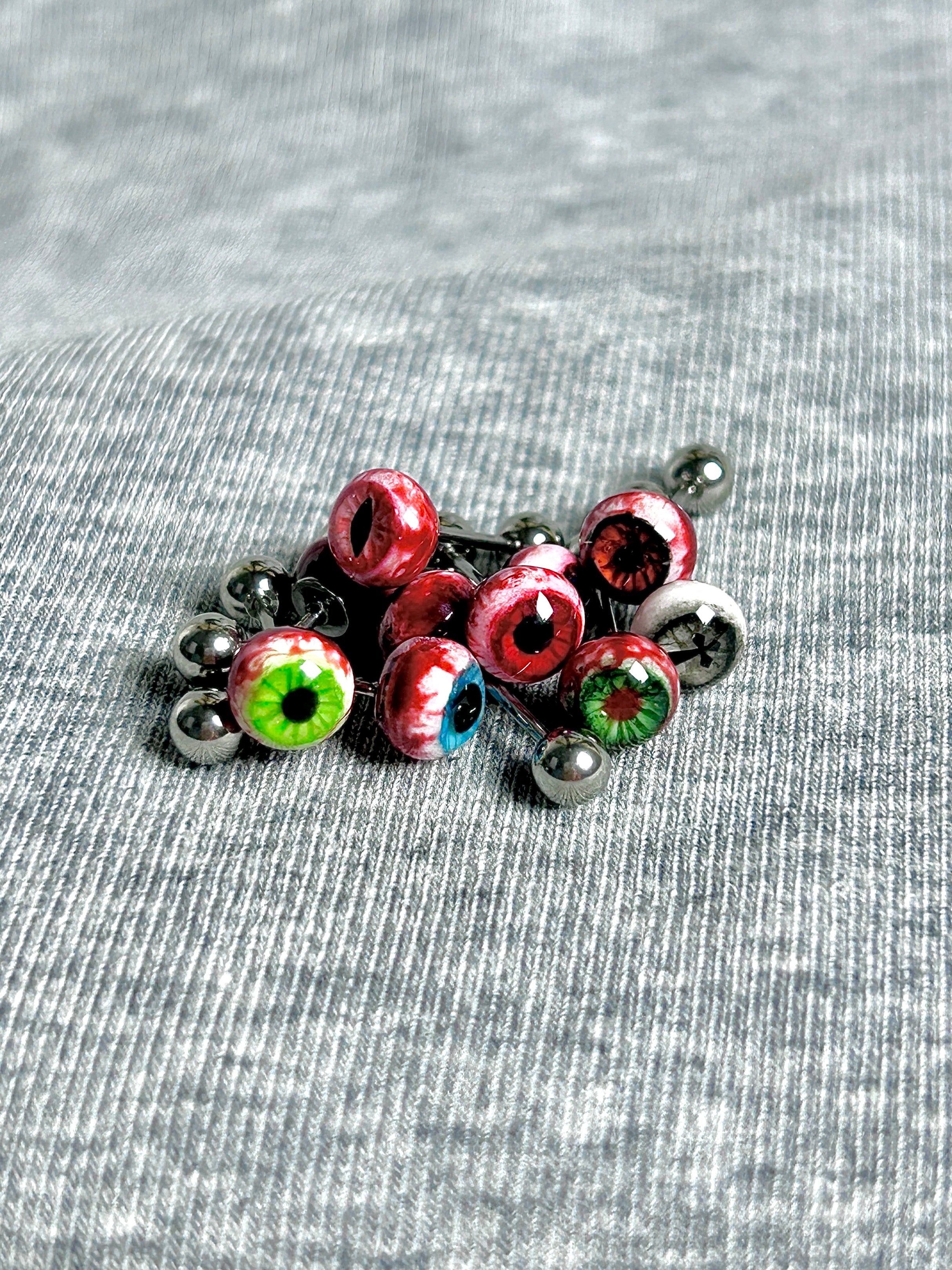 Cthulhu Eye - Bloody Mary‘s Pact | Ear/Lip/Tongue Studs - Cthulhu Eye - Bloody Mary‘s Pact | Ear/Lip/Tongue Studs - Mirror‘s Visage / Flat-Back（Default） / 4mm by CRUXJEWELRY