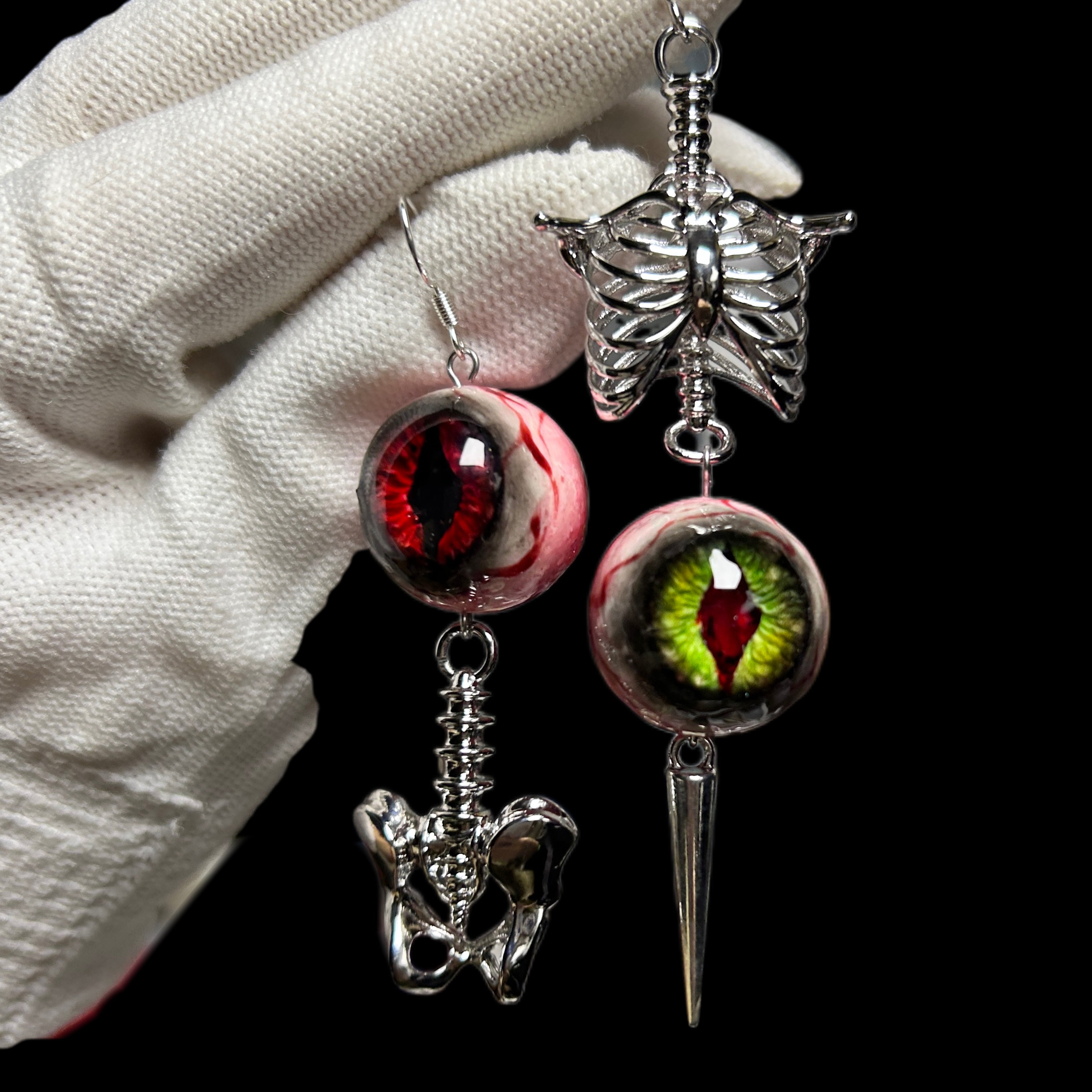 Cthulhu Eye - Grim Eye Skull Earrings - Cthulhu Eye - Grim Eye Skull Earrings - Red Eye Skull by CRUXJEWELRY