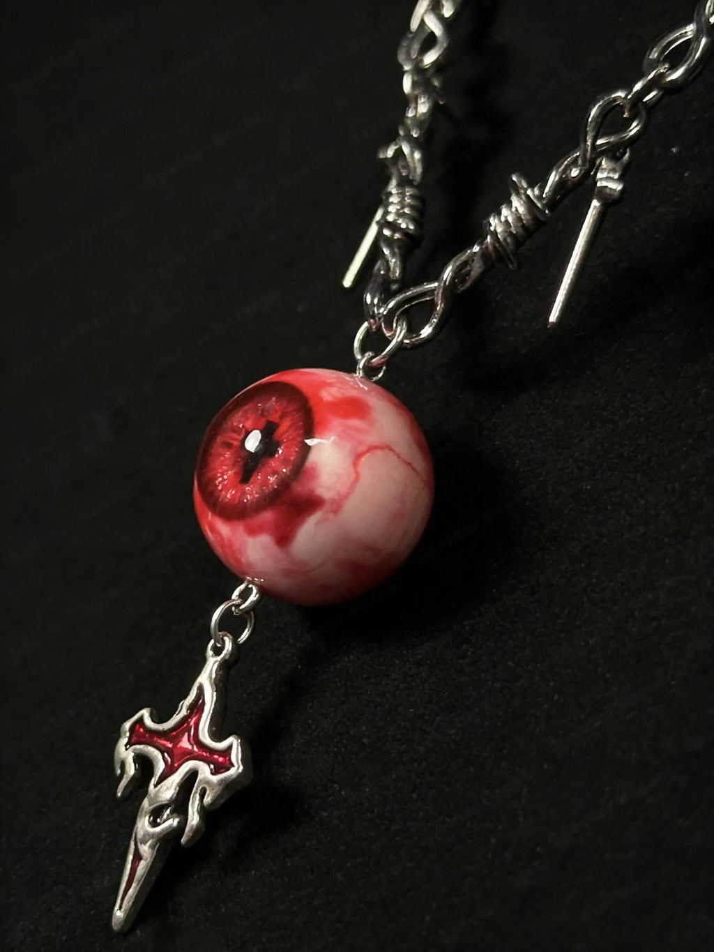 Cthulhu-Auge – Halskette mit blutiger Doppelpupille