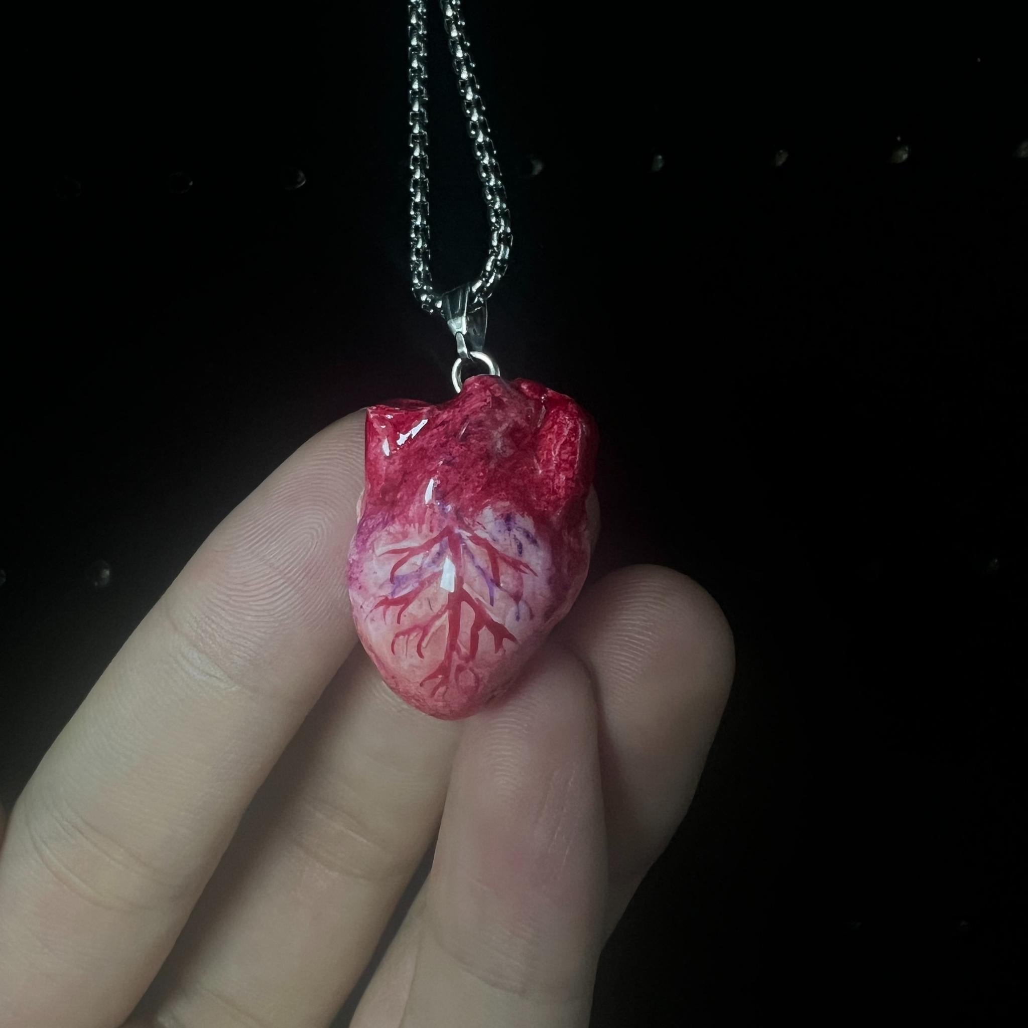 Cthulhu-Auge – Halskette mit blutiger Doppelpupille