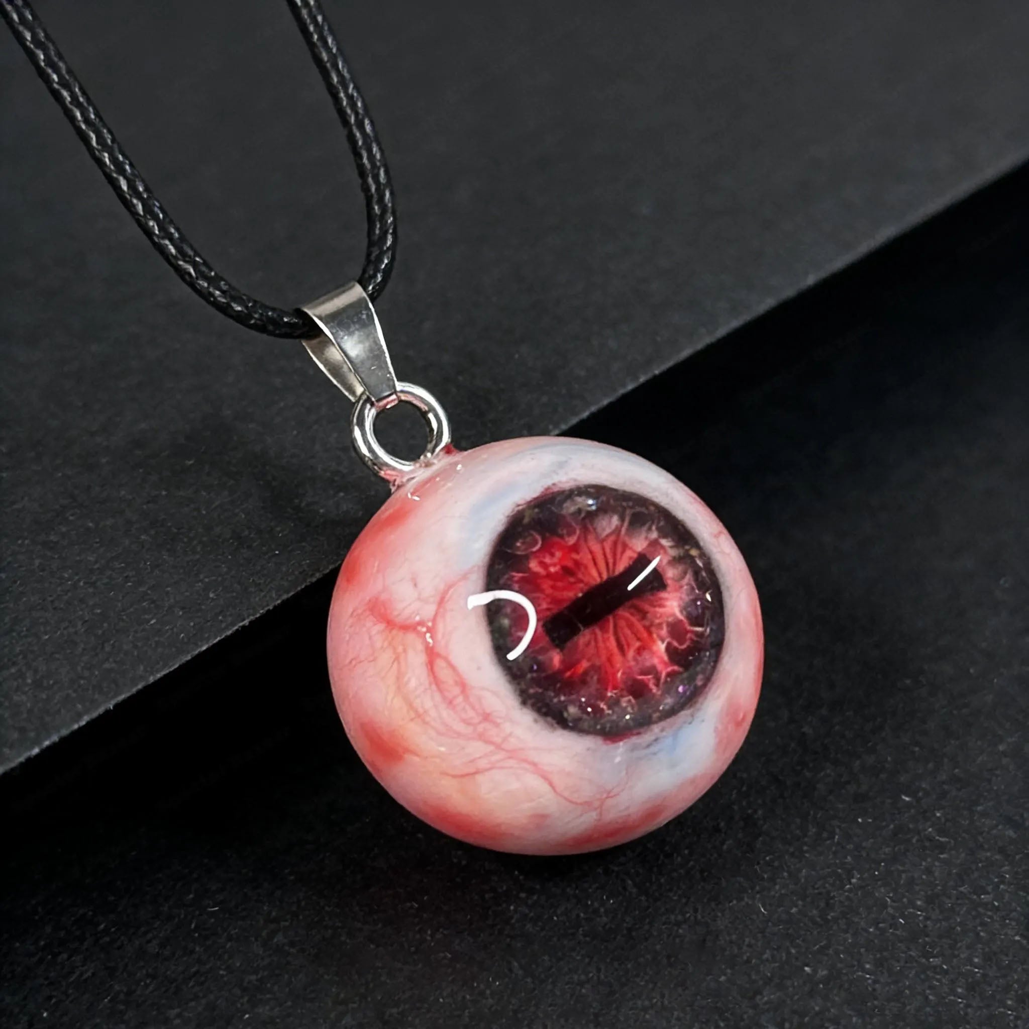 Cthulhu-Auge – Halskette mit blutiger Doppelpupille