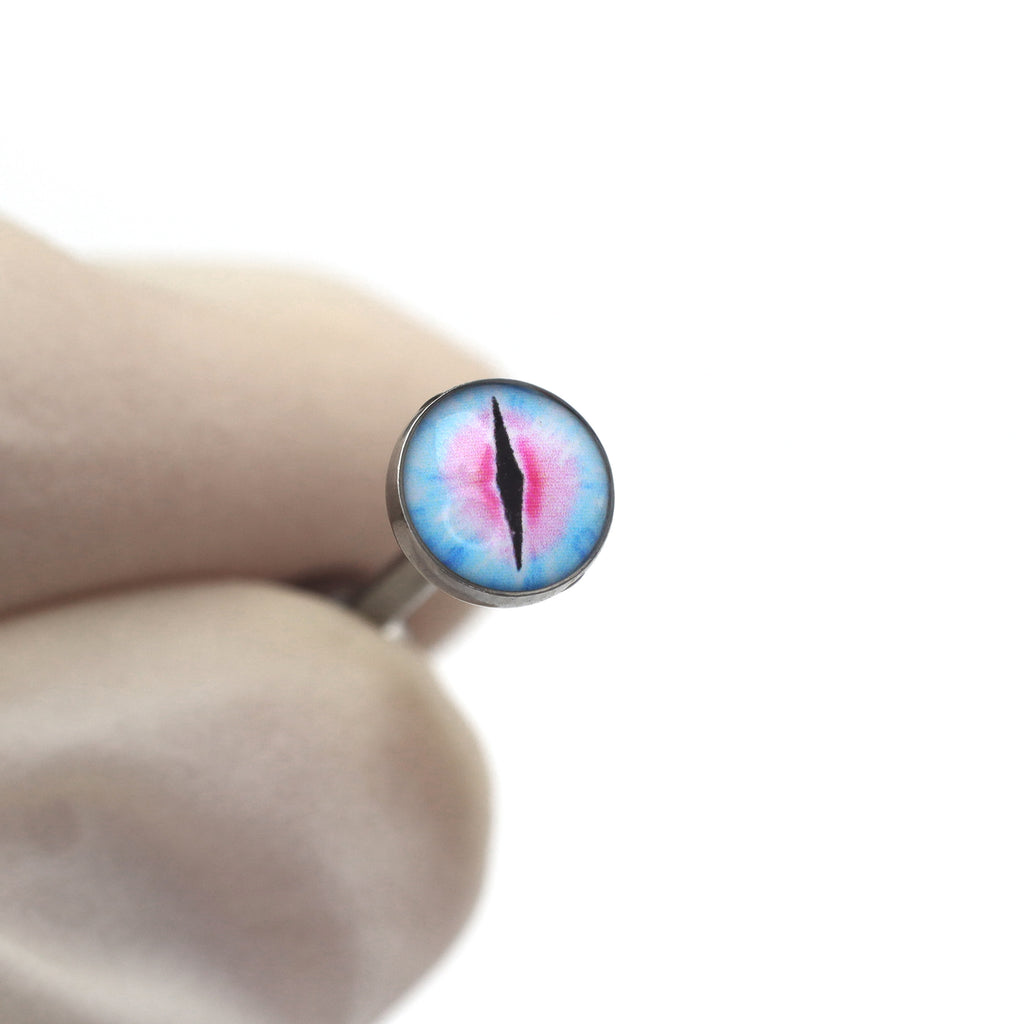 Zungenpiercing in Harz-Öl-Optik, Augenpupille 