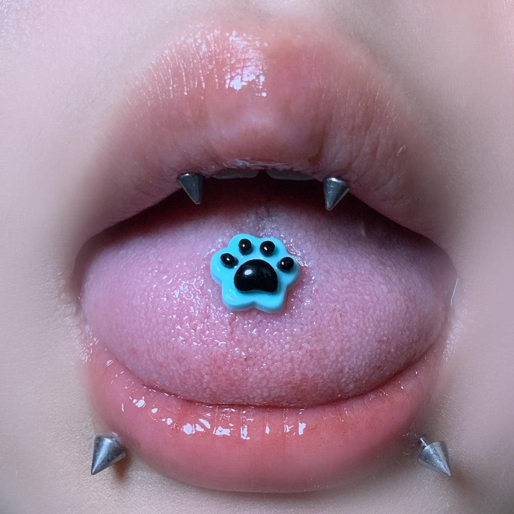 piercing de langue en résine rose et noire à motif de patte 