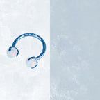 Ohrstecker aus Titan mit Innengewinde und Aurora-Borealis-Opal 