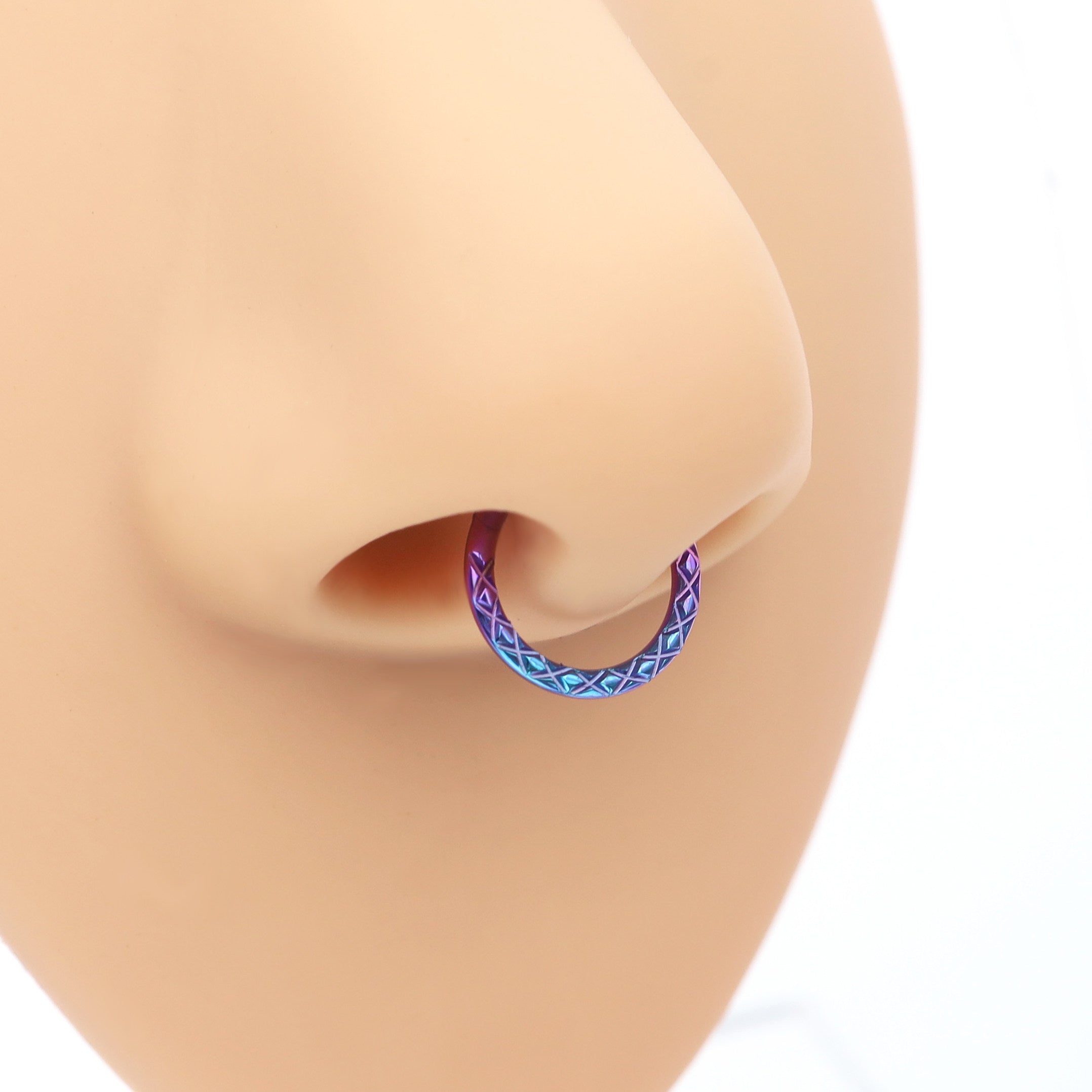 Anneau segmenté en titane à texture serpent 16G 