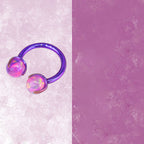 Ohrstecker aus Titan mit Innengewinde und Aurora-Borealis-Opal 