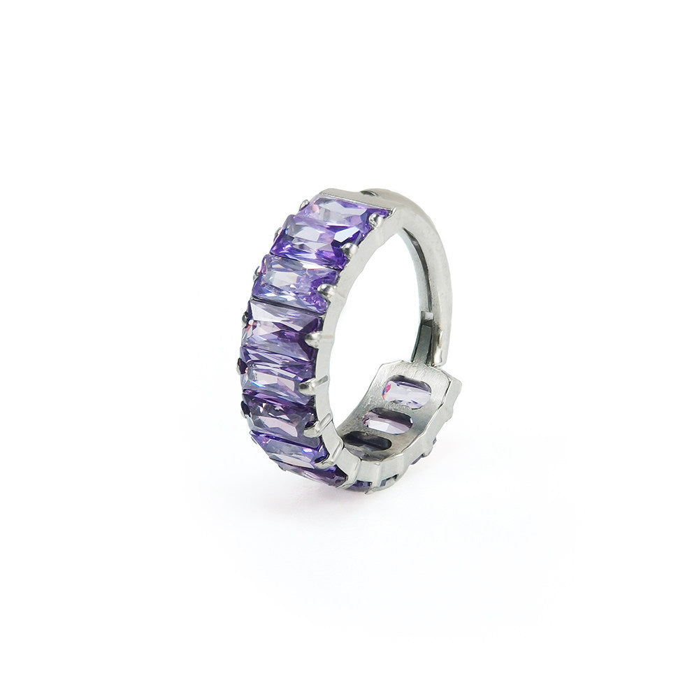 Bague d'oreille carrée en titane sertie de zirconiums cubiques irisés et massifs 