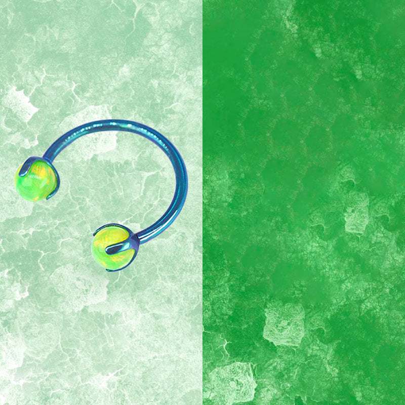 Ohrstecker aus Titan mit Innengewinde und Aurora-Borealis-Opal 